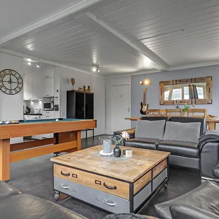 Nyaraló Rumah Kami - Aan Zee *