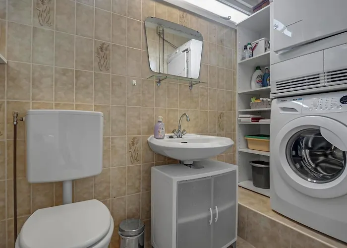 Rumah Kami - Aan Zee Nyaraló *