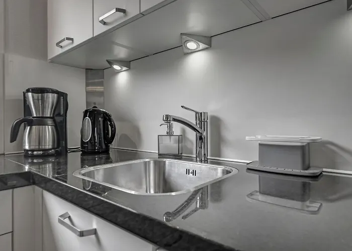 Nyaraló Rumah Kami - Aan Zee *