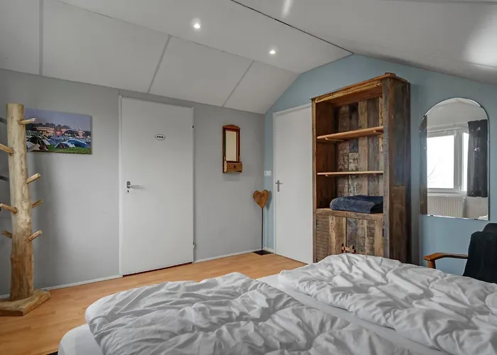 Nyaraló Rumah Kami - Aan Zee *