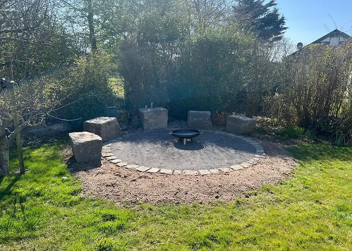 Nyaraló Rumah Kami - Aan Zee *